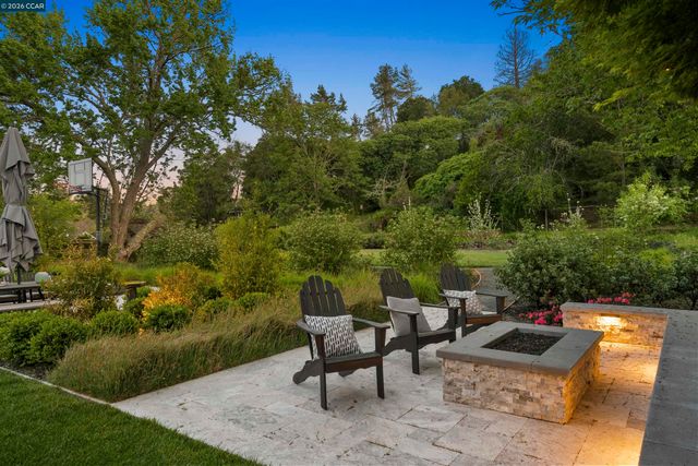 246 Overhill Rd, Orinda, CA 94563