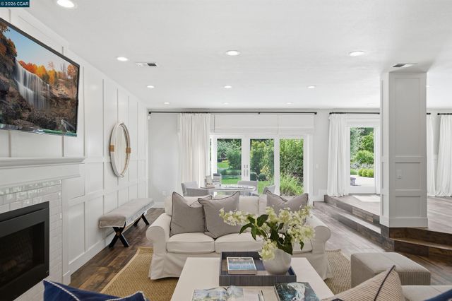 246 Overhill Rd, Orinda, CA 94563