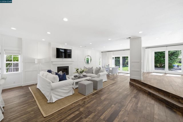 246 Overhill Rd, Orinda, CA 94563