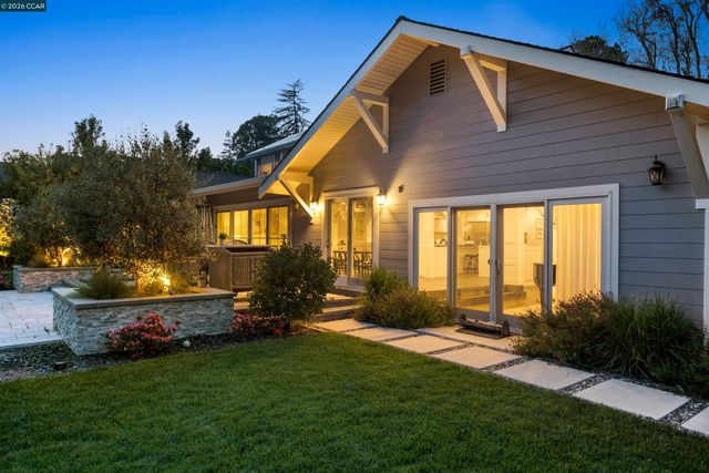246 Overhill Rd, Orinda, CA 94563
