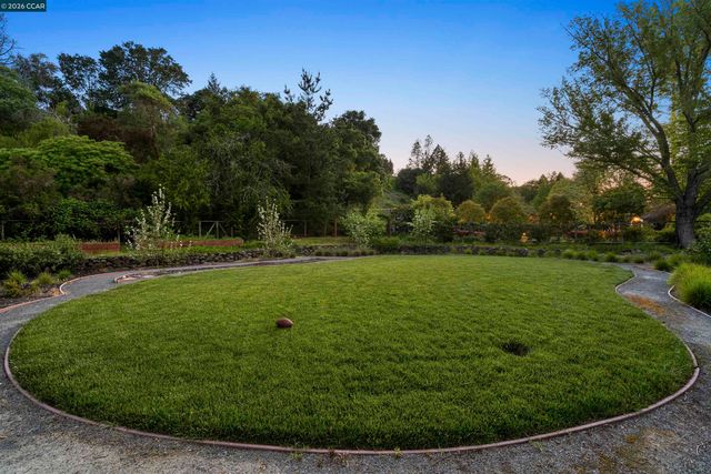246 Overhill Rd, Orinda, CA 94563