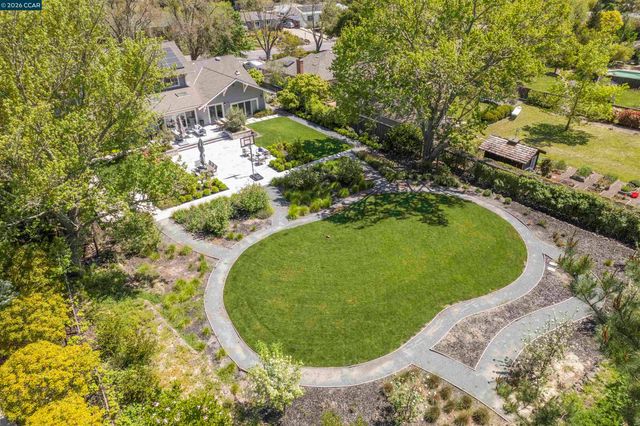 246 Overhill Rd, Orinda, CA 94563