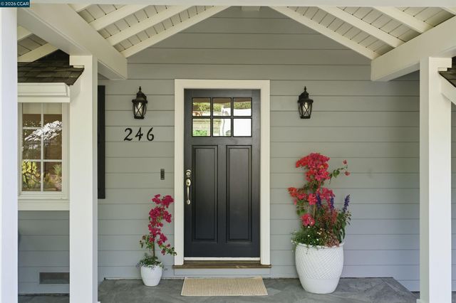 246 Overhill Rd, Orinda, CA 94563
