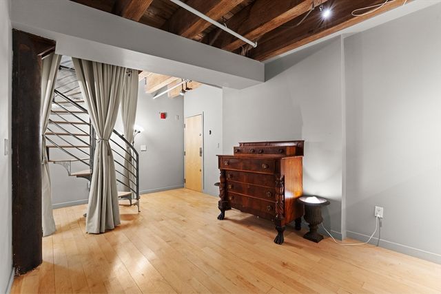 8 Newcomb 4, Boston, MA 02118