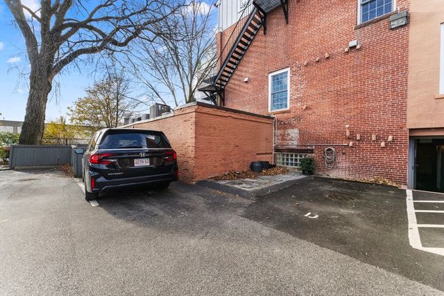 8 Newcomb 4, Boston, MA 02118