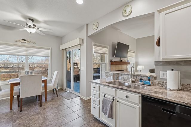 10103 N Glenstone Court, Johnston, IA 50131