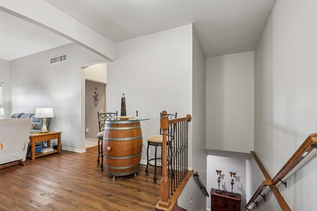 10103 N Glenstone Court, Johnston, IA 50131