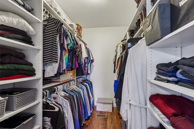 10103 N Glenstone Court, Johnston, IA 50131