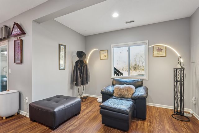 10103 N Glenstone Court, Johnston, IA 50131