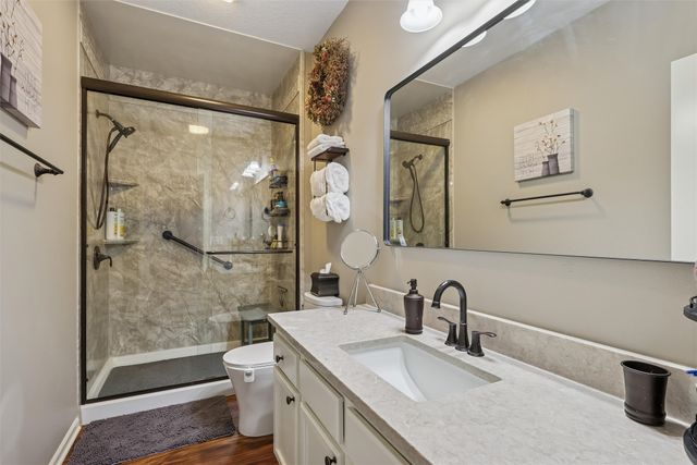 10103 N Glenstone Court, Johnston, IA 50131