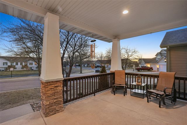 10103 N Glenstone Court, Johnston, IA 50131