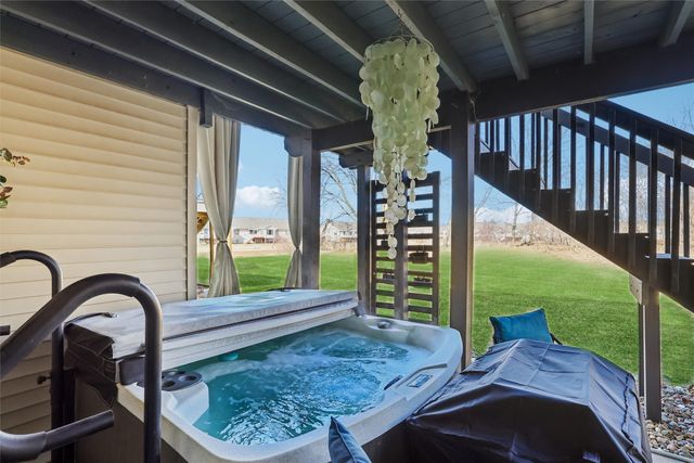 10103 N Glenstone Court, Johnston, IA 50131