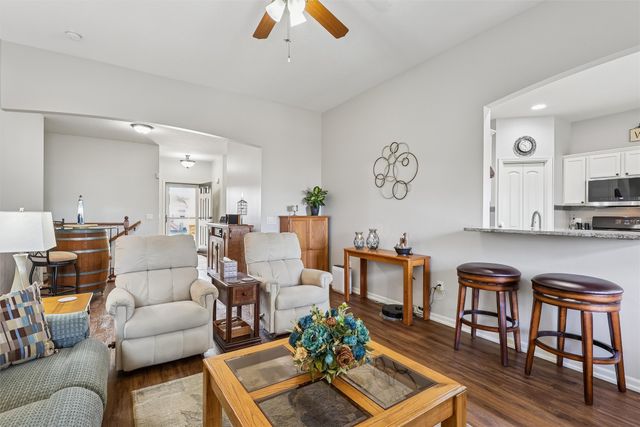 10103 N Glenstone Court, Johnston, IA 50131