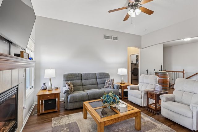 10103 N Glenstone Court, Johnston, IA 50131