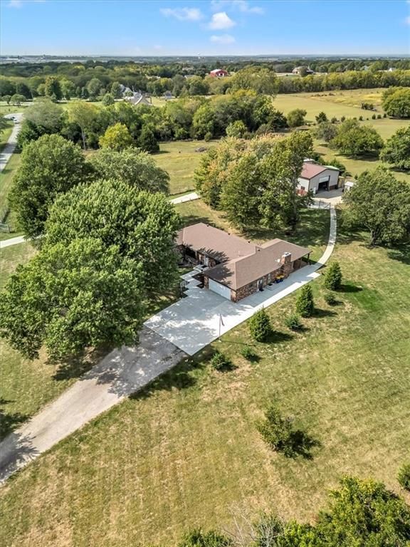 31150 W 102nd Street, De Soto, KS 66018