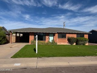 8102 E WHITTON Avenue, Scottsdale, AZ 85251