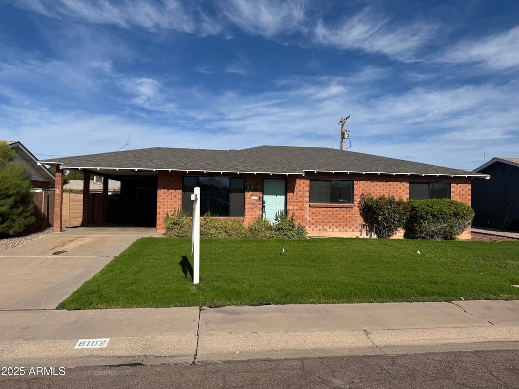 8102 E WHITTON Avenue, Scottsdale, AZ 85251