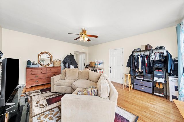 4100 W George Street, Chicago, IL 60641