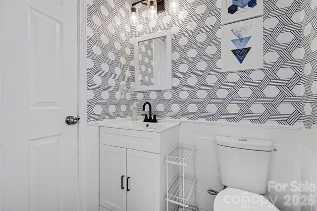 4132 Meadowview Hills Drive, Charlotte, NC 28269