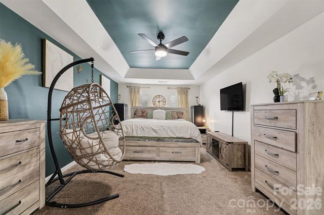 4132 Meadowview Hills Drive, Charlotte, NC 28269