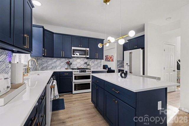 4132 Meadowview Hills Drive, Charlotte, NC 28269