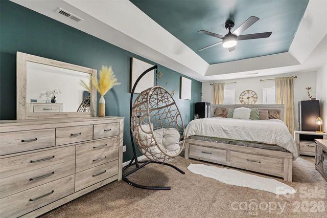 4132 Meadowview Hills Drive, Charlotte, NC 28269