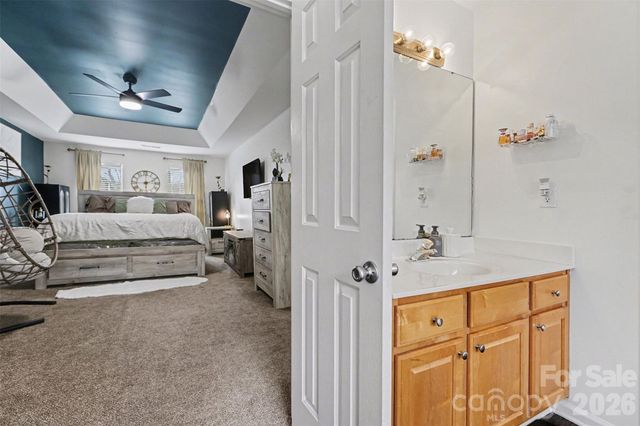 4132 Meadowview Hills Drive, Charlotte, NC 28269