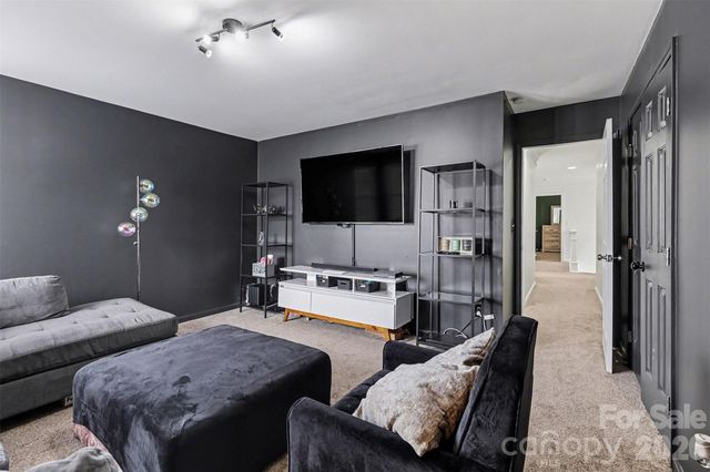 4132 Meadowview Hills Drive, Charlotte, NC 28269