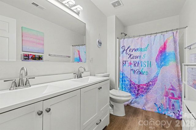 4132 Meadowview Hills Drive, Charlotte, NC 28269