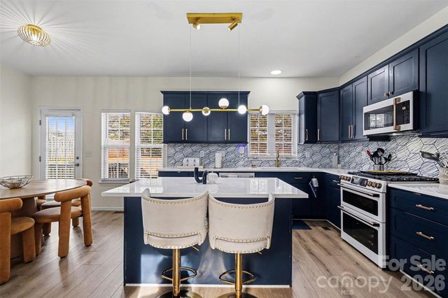 4132 Meadowview Hills Drive, Charlotte, NC 28269