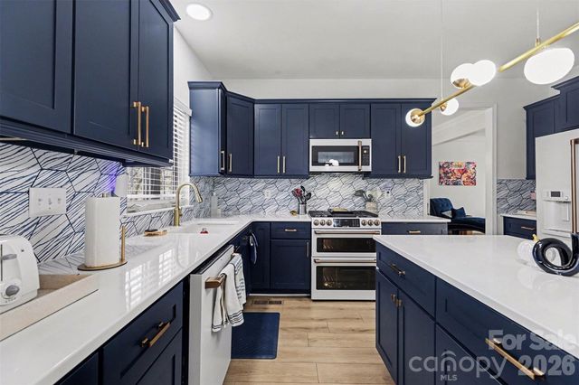 4132 Meadowview Hills Drive, Charlotte, NC 28269