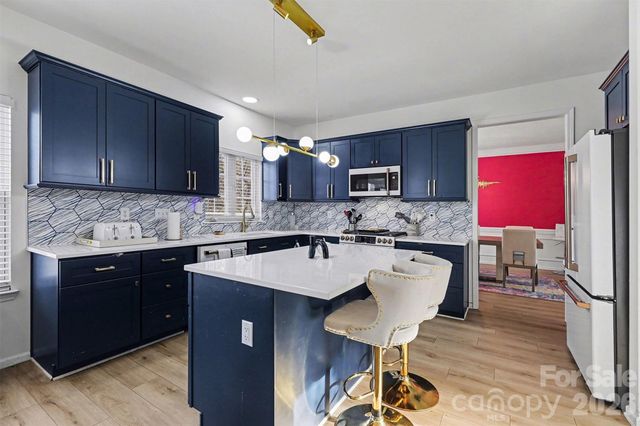 4132 Meadowview Hills Drive, Charlotte, NC 28269