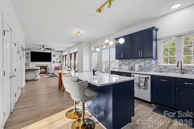 4132 Meadowview Hills Drive, Charlotte, NC 28269