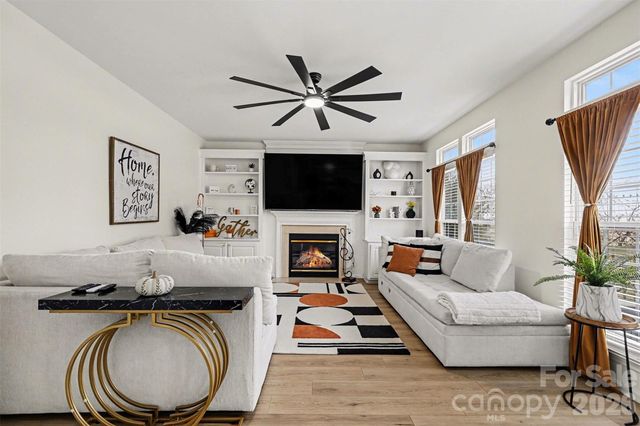 4132 Meadowview Hills Drive, Charlotte, NC 28269