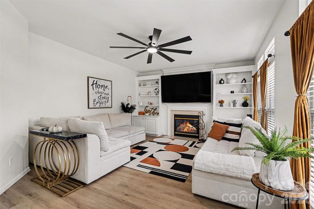 4132 Meadowview Hills Drive, Charlotte, NC 28269