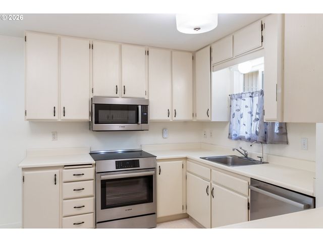 17650 Nw ROLLING HILL Ln, Beaverton, OR 97006