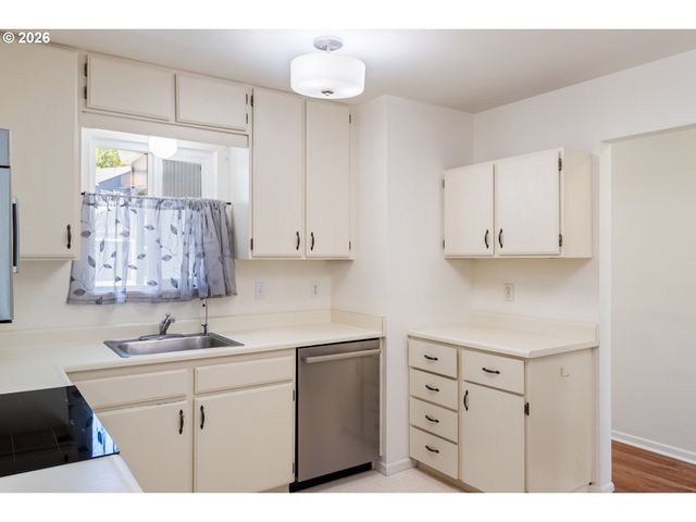 17650 Nw ROLLING HILL Ln, Beaverton, OR 97006