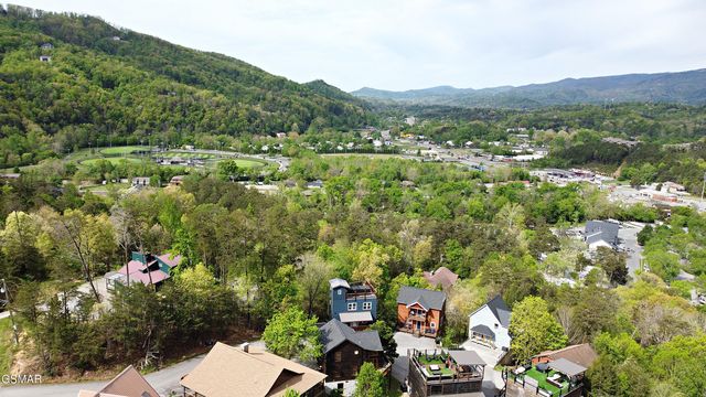 419 Stone Ridge Way, Pigeon Forge, TN 37863