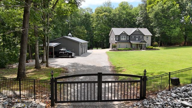 5688 Highway 48, Cunningham, TN 37052