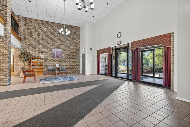 1463 Mercury Drive 304, Schaumburg, IL 60193