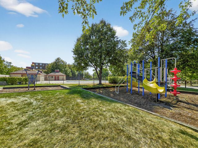 1463 Mercury Drive 304, Schaumburg, IL 60193