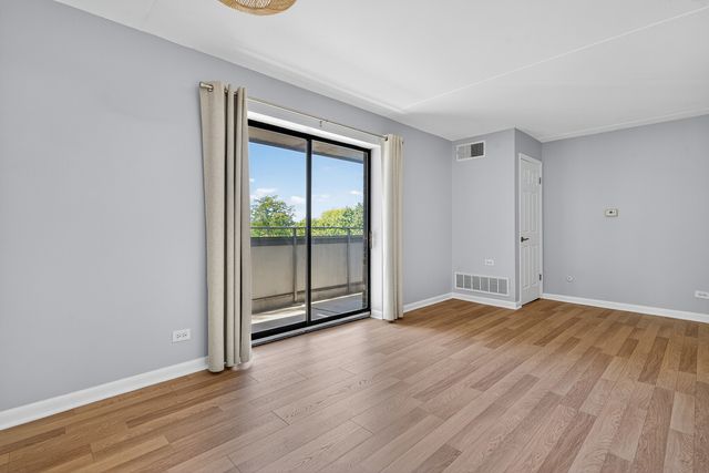 1463 Mercury Drive 304, Schaumburg, IL 60193