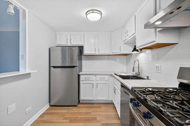 1463 Mercury Drive 304, Schaumburg, IL 60193