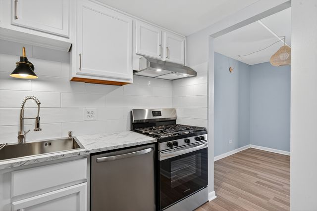 1463 Mercury Drive 304, Schaumburg, IL 60193