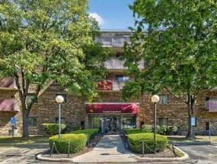 1463 Mercury Drive 304, Schaumburg, IL 60193