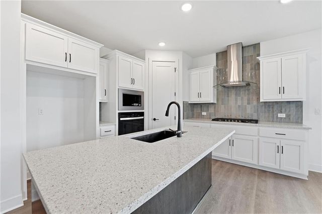 1390 N 163rd Street, Basehor, KS 66007