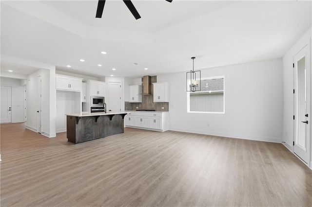 1390 N 163rd Street, Basehor, KS 66007