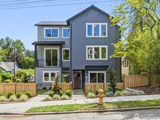 1970 25th Avenue E, Seattle, WA 98112
