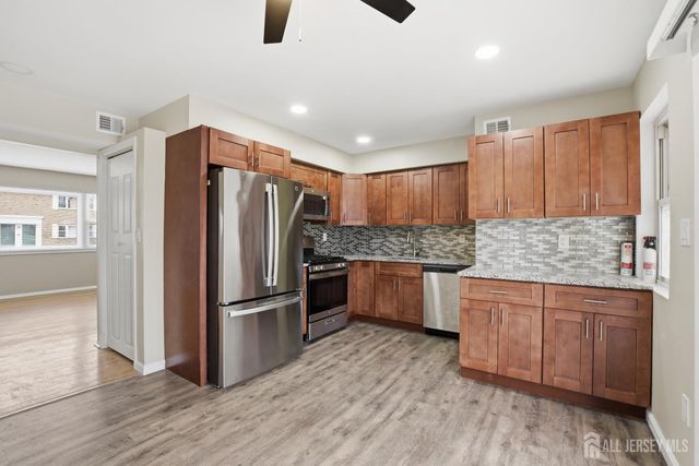 160 evergreen Road 14 A, Edison, NJ 08837