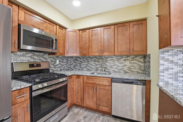 160 evergreen Road 14 A, Edison, NJ 08837